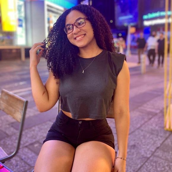 Meet your Posher, Alexis - Picture 3 of 5